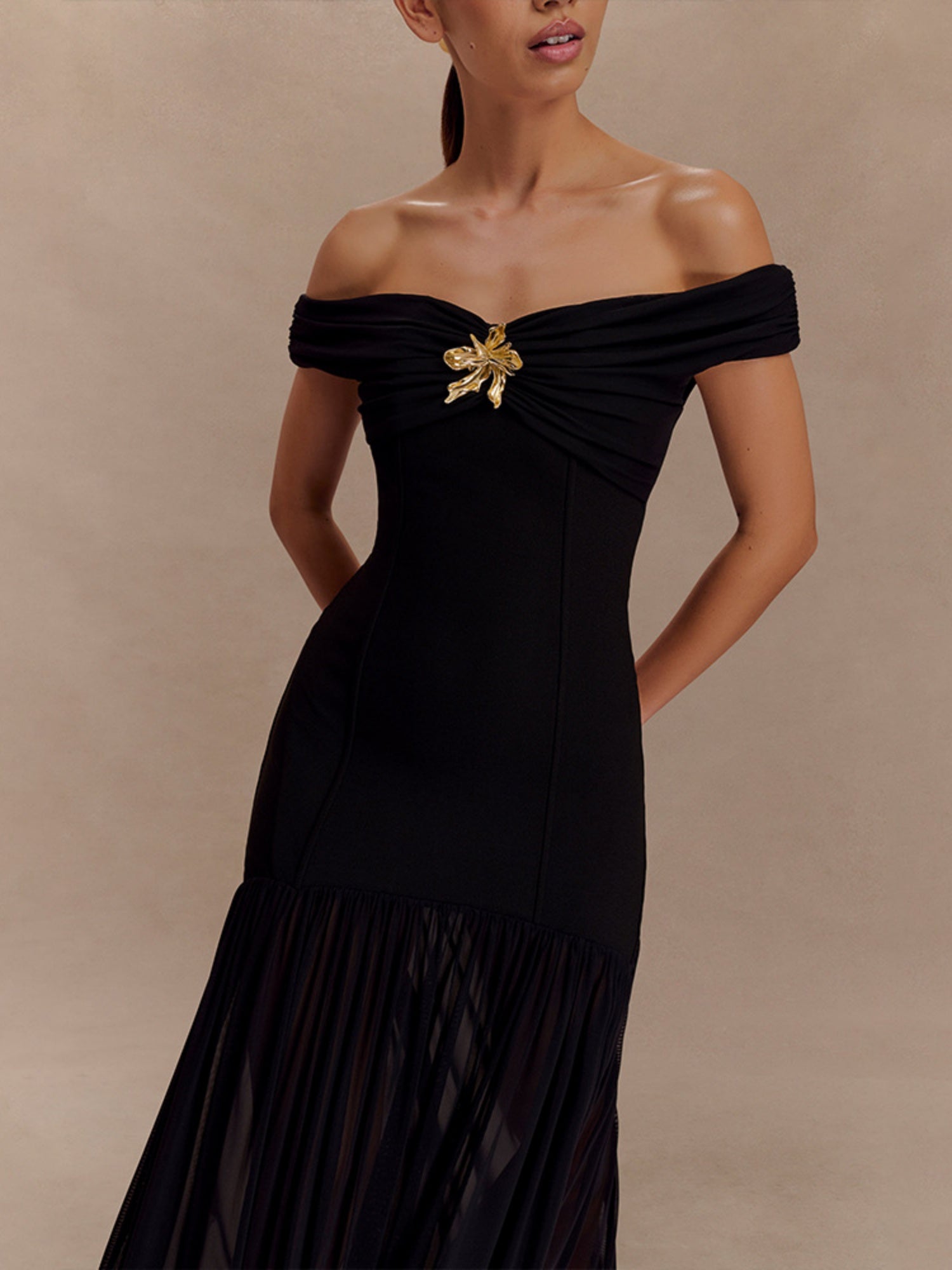 Mesh Splicing Off-shoulder Pleated Backless Maxi Dresses