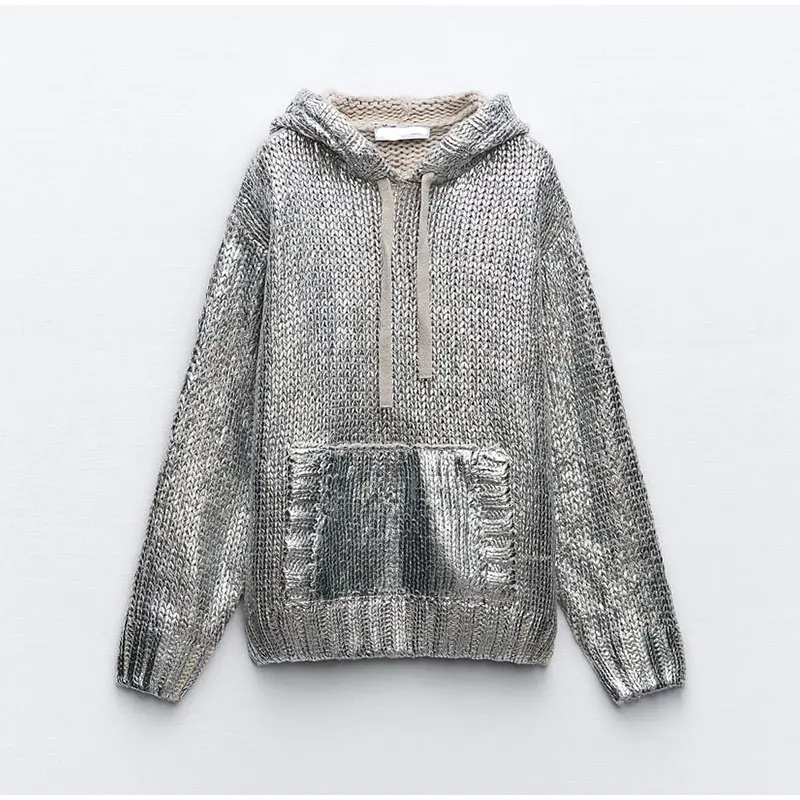 Our Women's Metallic Rib Trim Foil Hooded Sweater is the perfect addition to your autumn and winter wardrobe.
