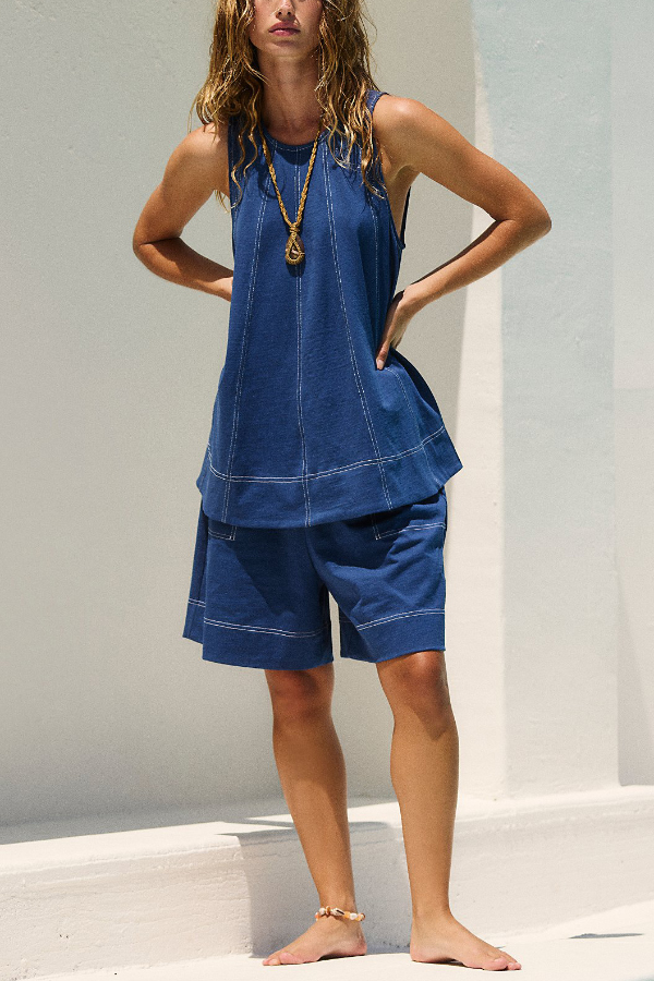 Stylish Loose-fitting Round Neck Sleeveless Top and Casual Pocket Shorts Denim Set