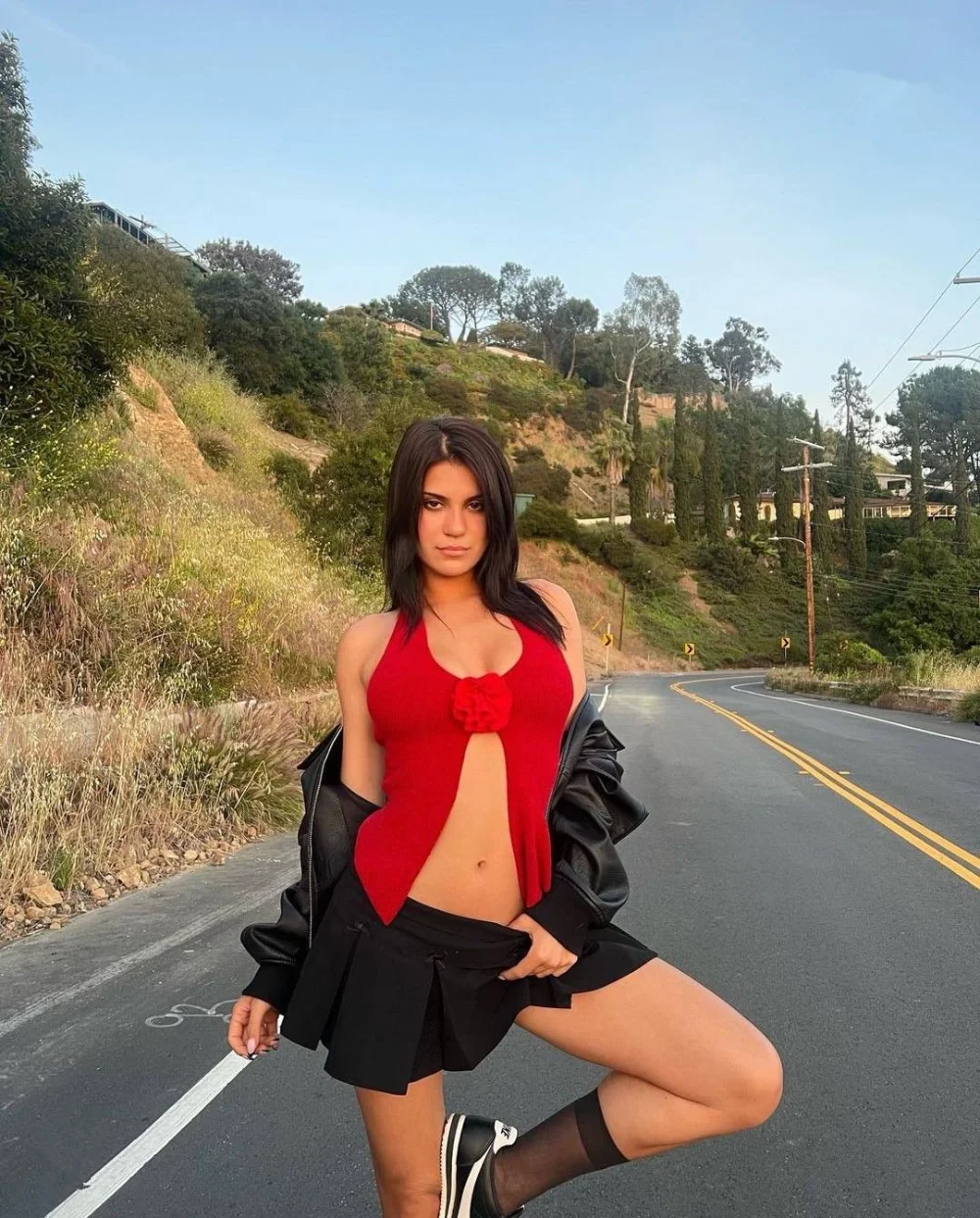 Ootddress Woolen Halter Neck Sleeveless T-shirts For Women Clothing Flower Solid Slim Crop Top Femme Casual Vacation Sexy Vest