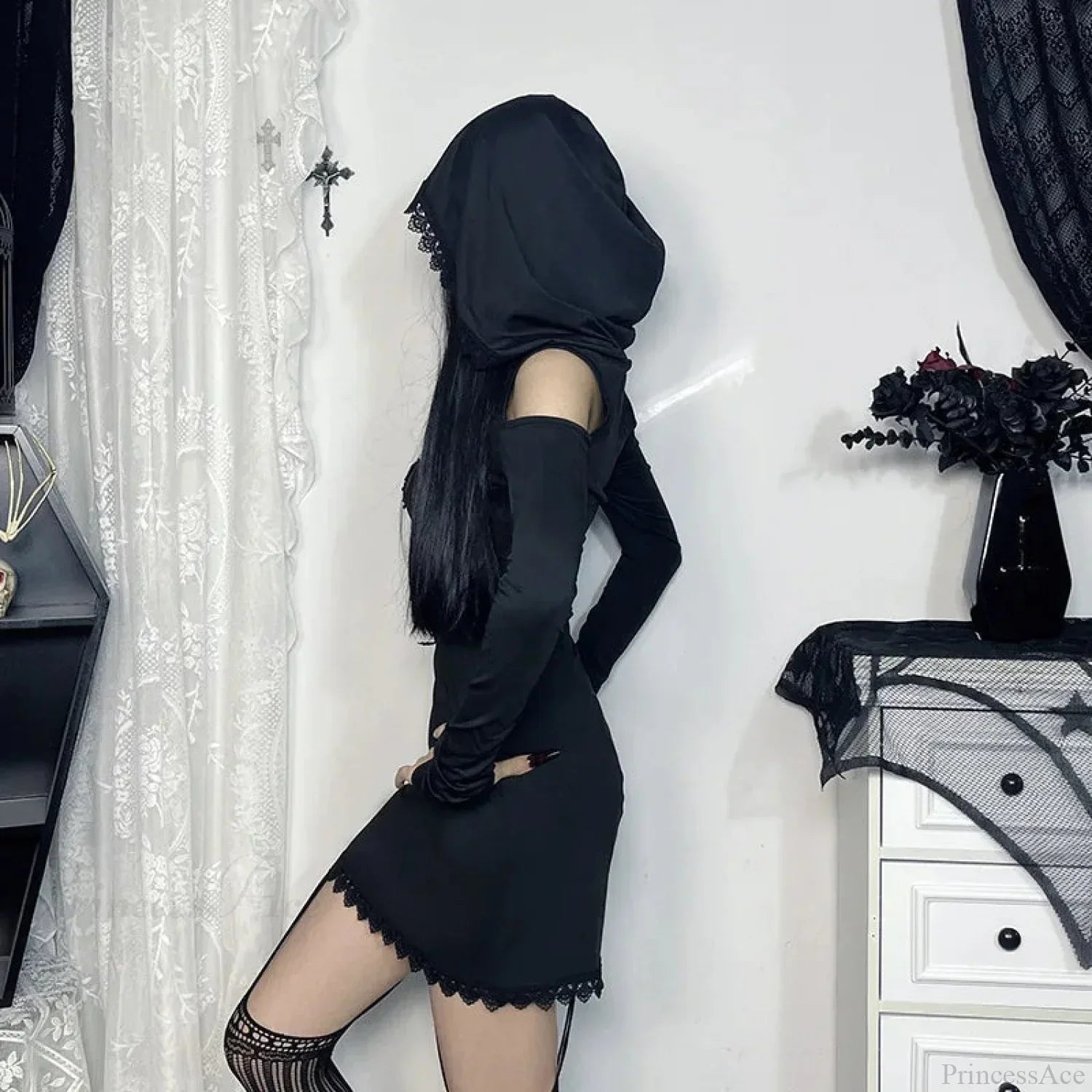 Cold-Shoulder Gothic Lace Applique Scalloped Trim Bodycon Mini Dress