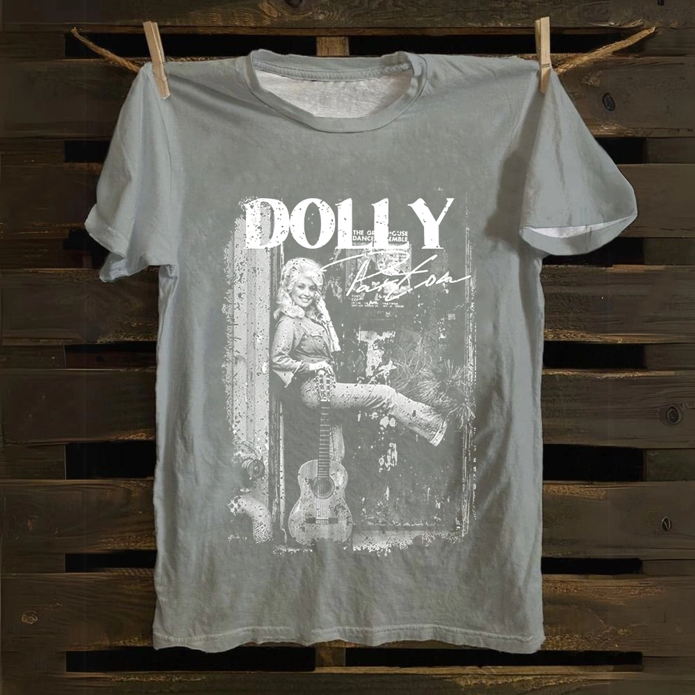 Unisex Vintage  Dolly Parton Singer Cotton T-Shirt