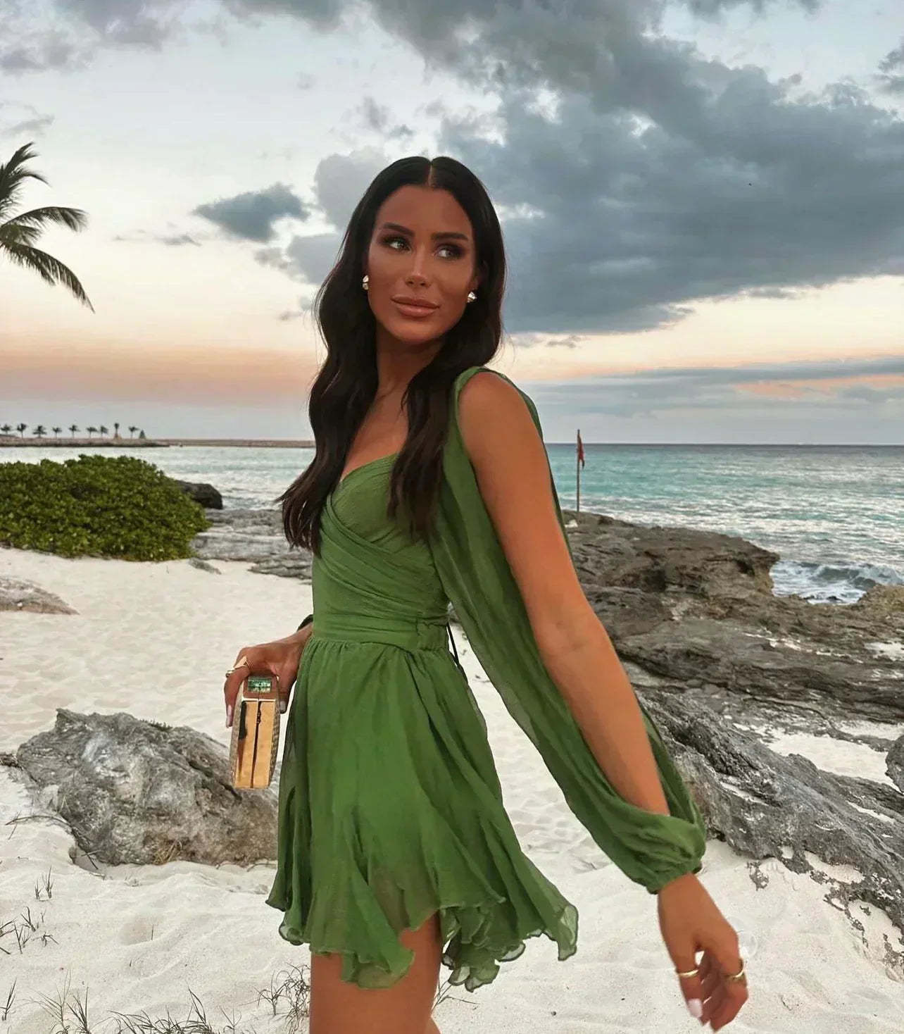 Fun mini dress with balloon sleeves