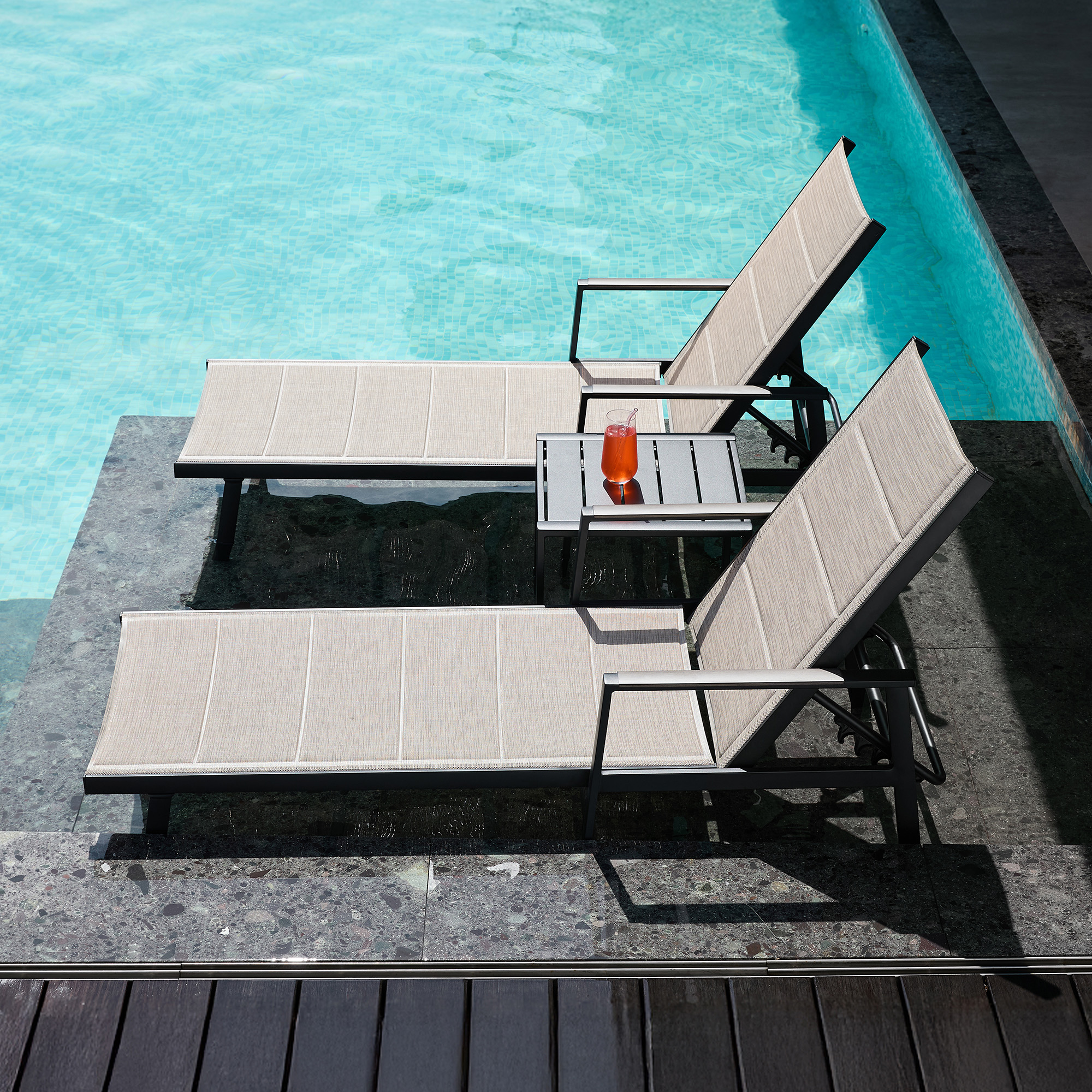 Modern outdoor lounge chairs with side table by pool - Seehill