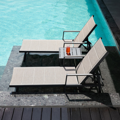 Modern outdoor lounge chairs with side table by pool - Seehill