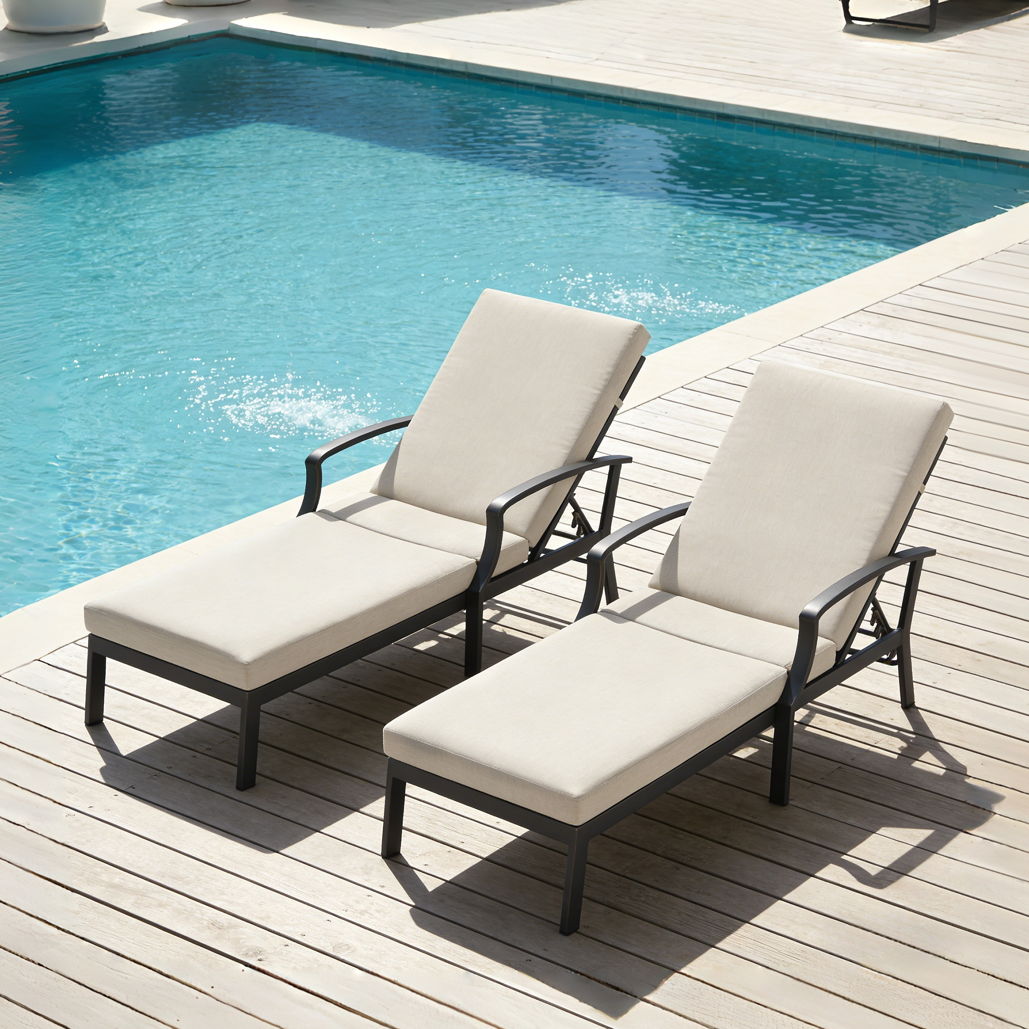 Outdoor furniture product photo with clear details and modern design with close-up on frame-Seehill