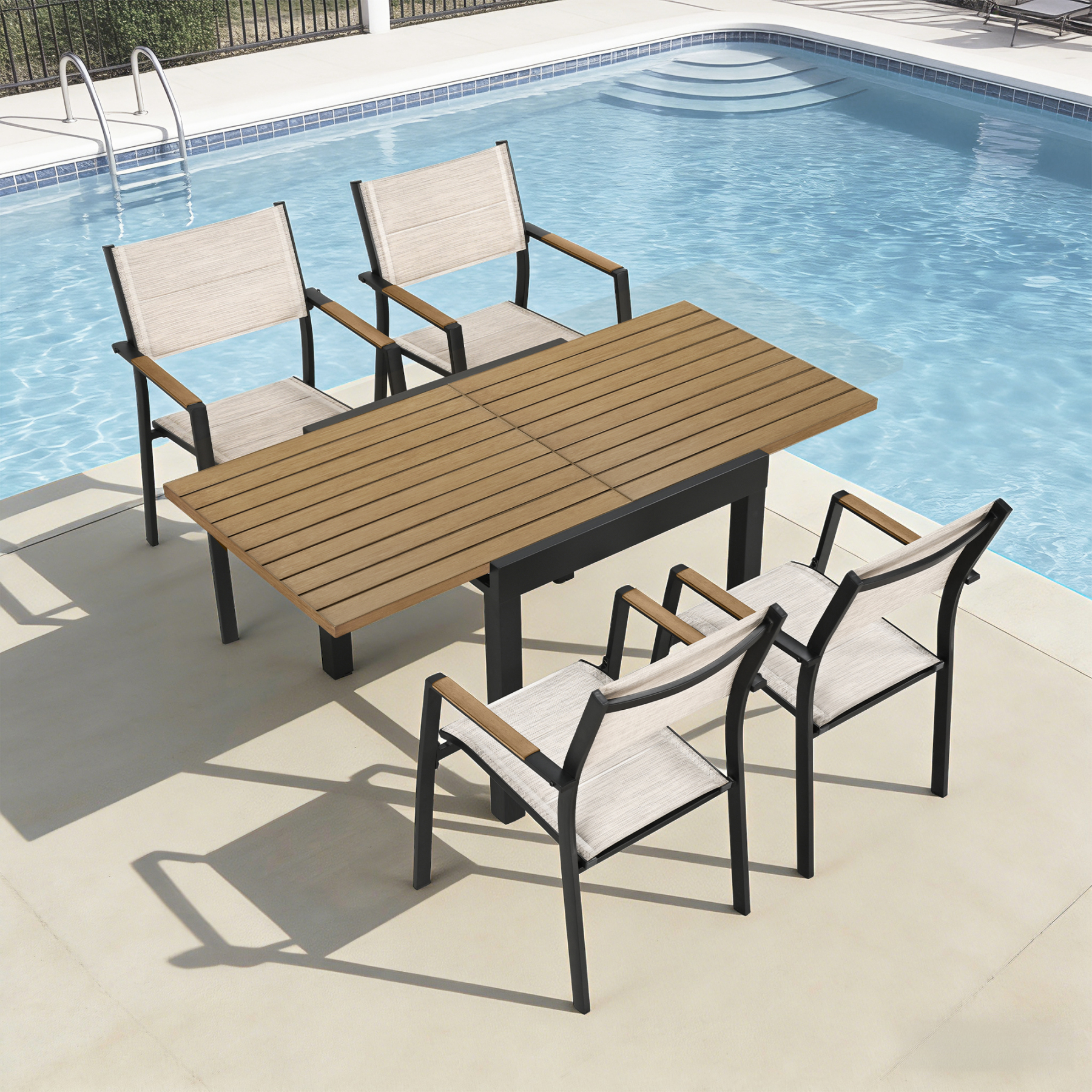 Extendable Outdoor Dining Table for 4-6 Person - D063-1
