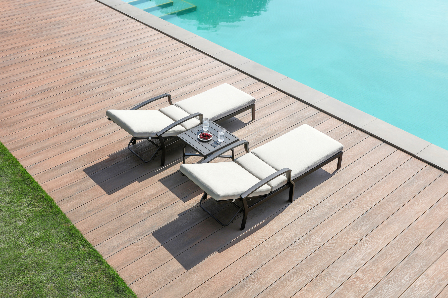 Outdoor Sun Lounge Set With Sidetable