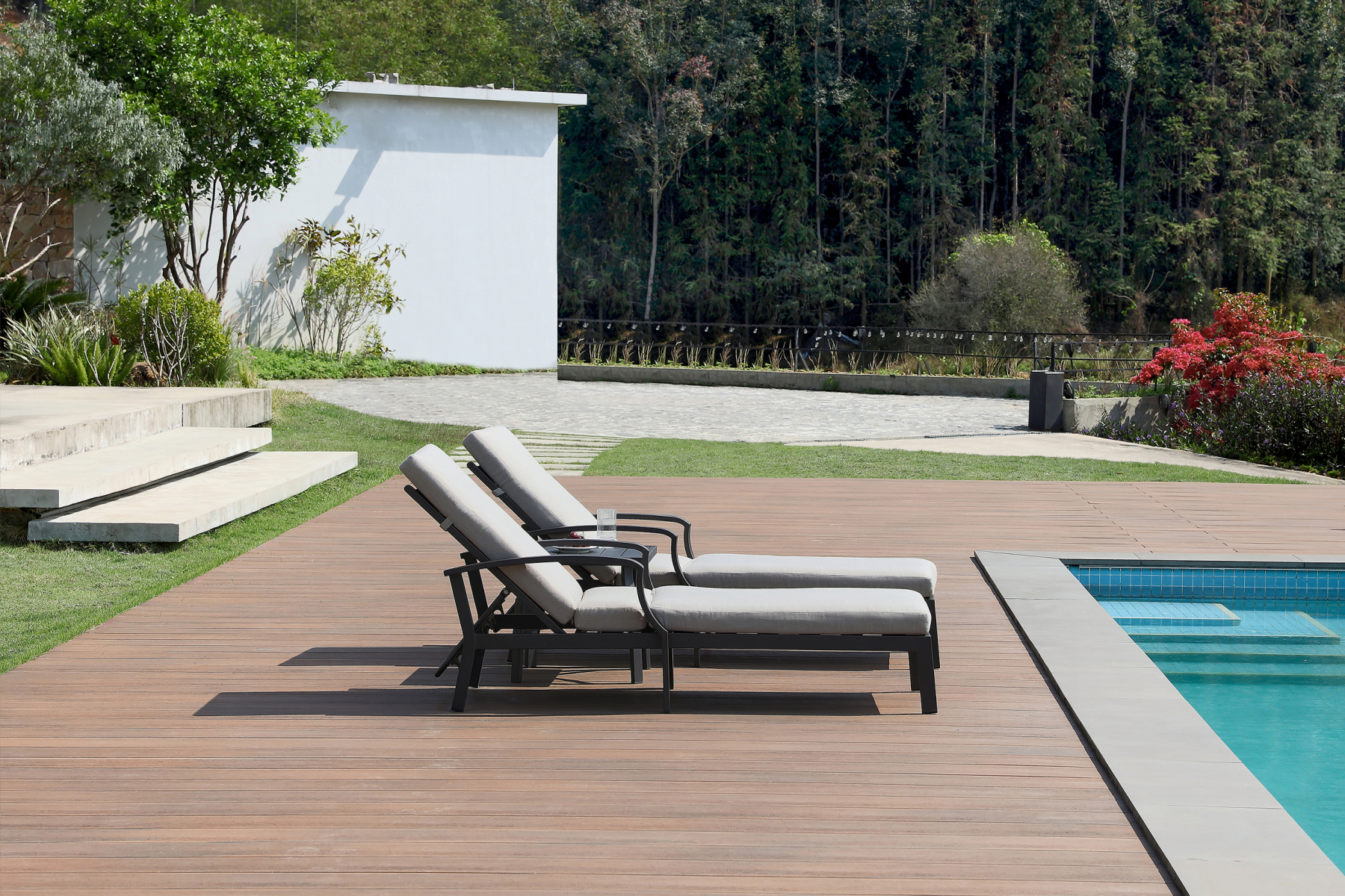 Outdoor Sun Lounge Set With Sidetable