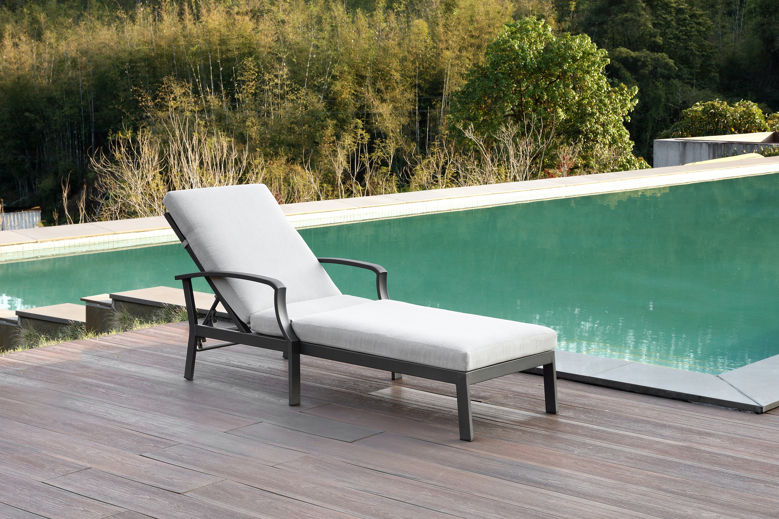 Outdoor Aluminum Sun Lounge With Cushion