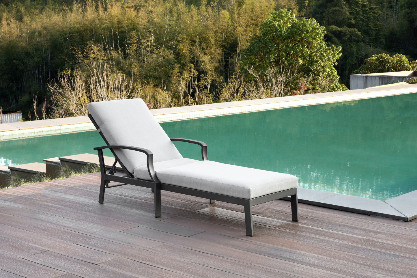 Outdoor Aluminum Sun Lounge With Cushion