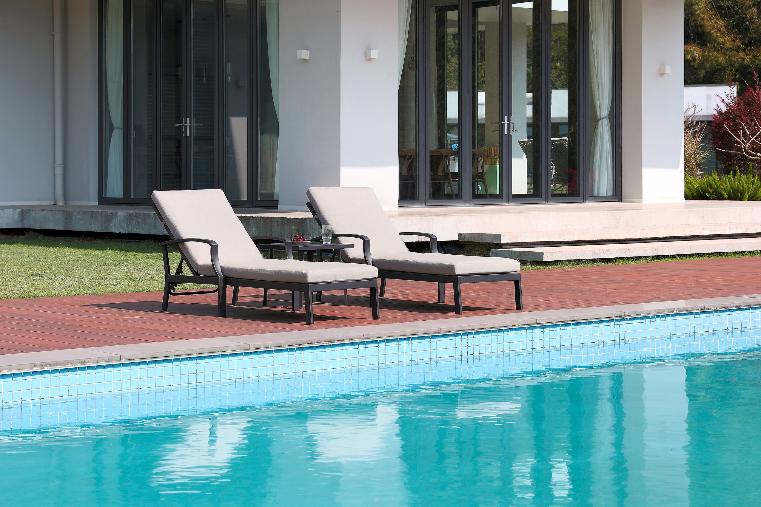 Outdoor Sun Lounge Set With Sidetable