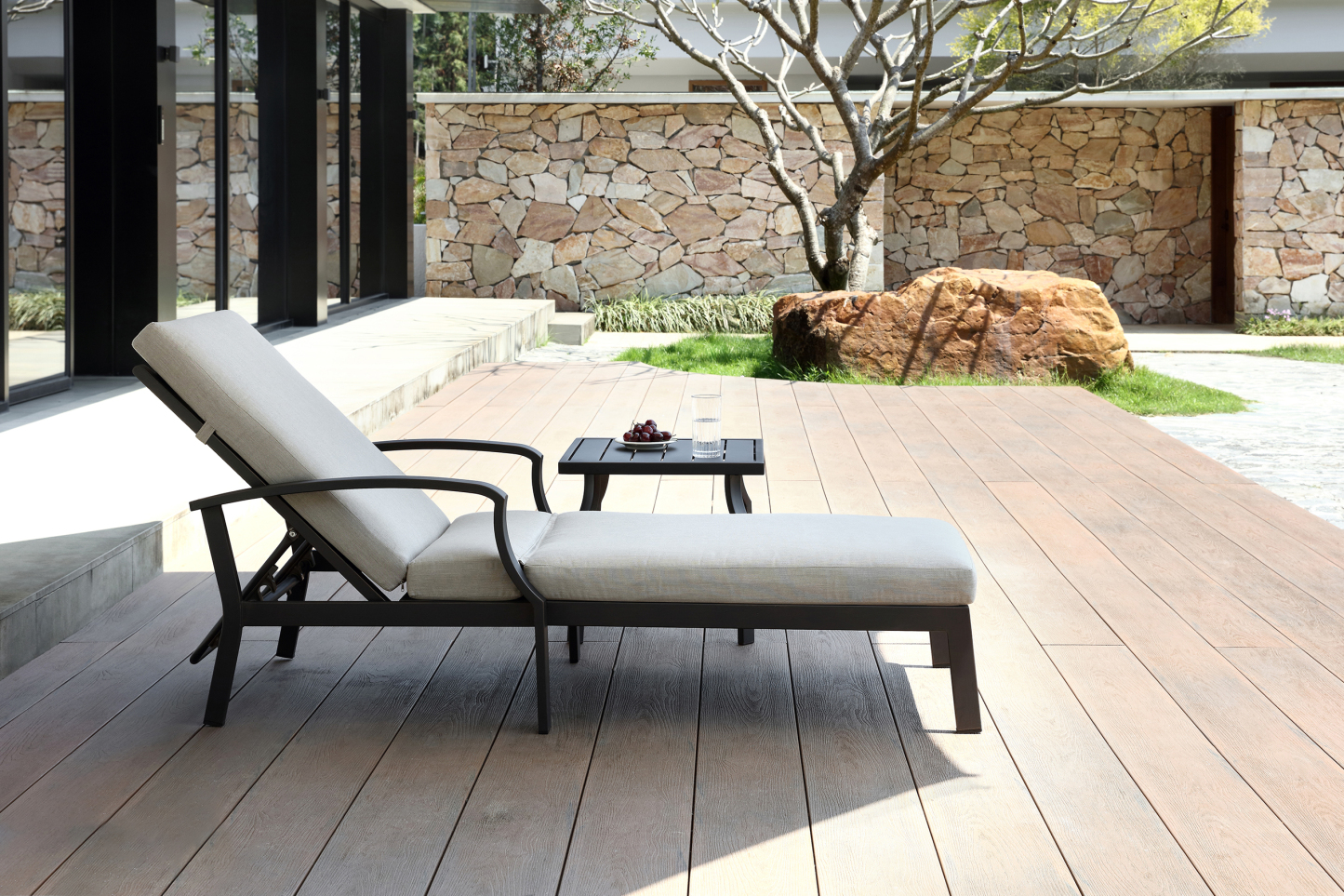 Outdoor Aluminum Sun Lounge With Cushion