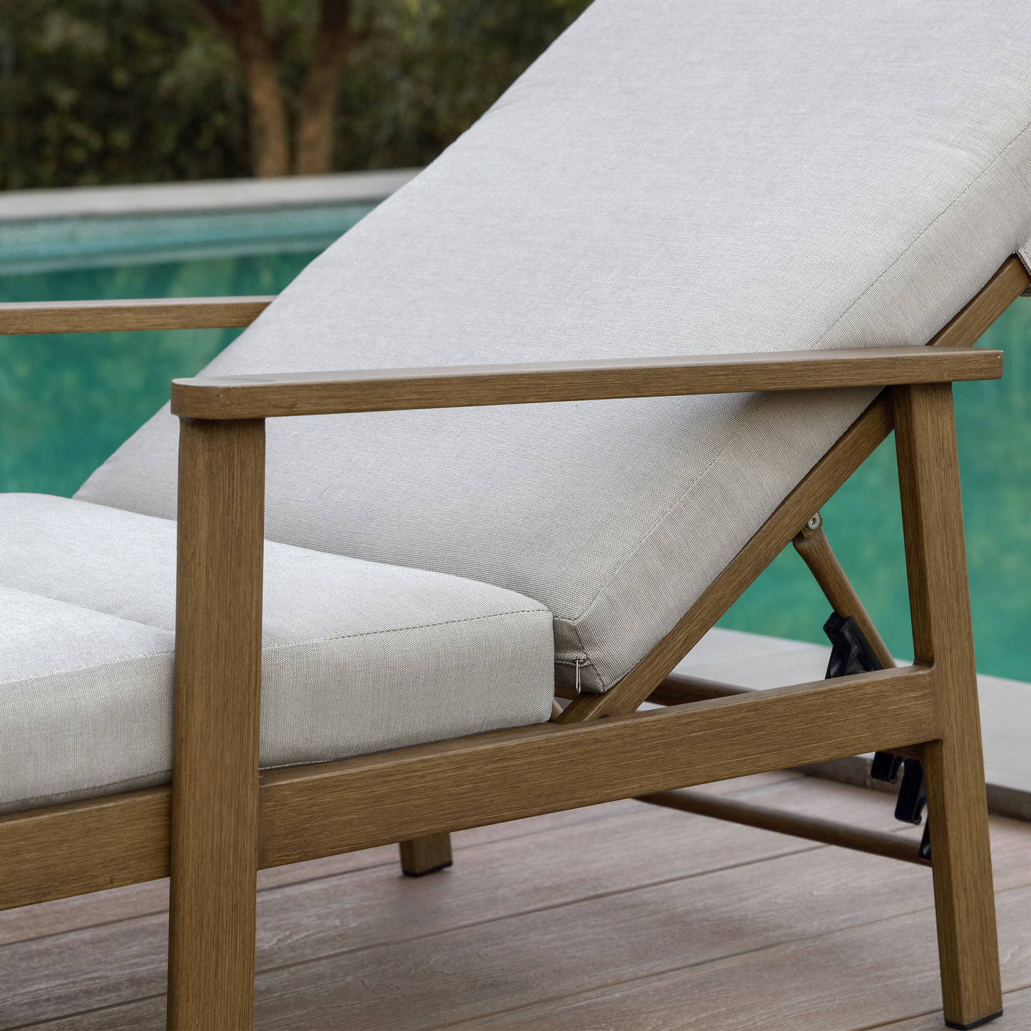 1-2 Piece Aluminum Outdoor Pool Lounge Chairs Square Side Table Thick Cushions 6-Position Adjustable Backrest-L007B