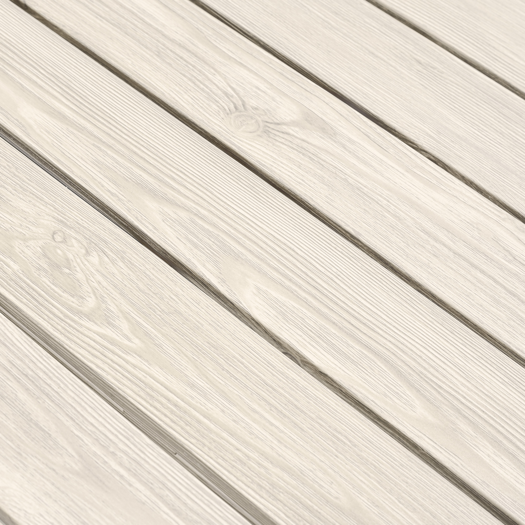 Luxury extendable outdoor dining table for eight persons design presents white wood deck planks for a clean and sophisticated appearance. - Seehill