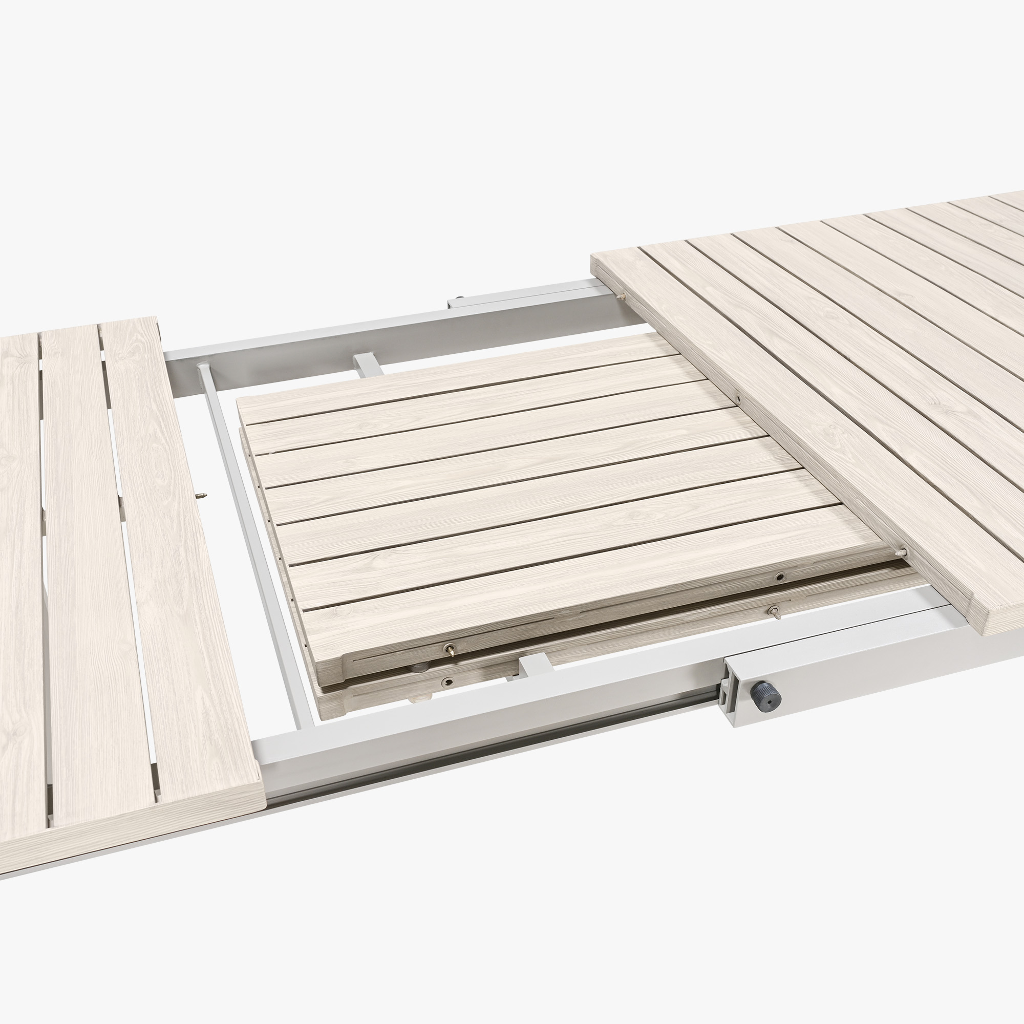 Highlighting the extendable wooden deck with a sliding mechanism for outdoor use, this refined dining table is both practical and elegant. - Seehill