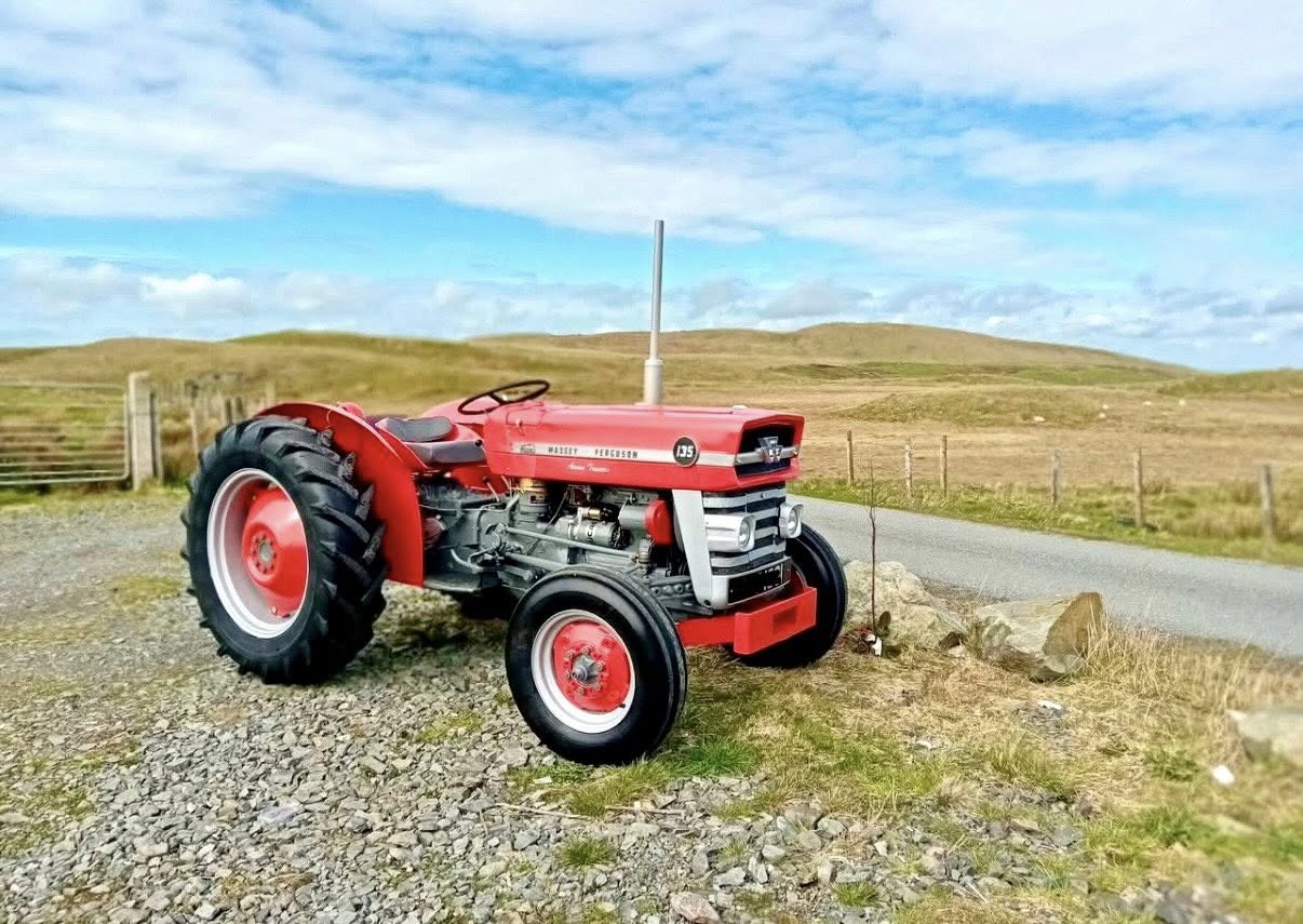 1964 🌾 Massey Ferguson 135 🌾 Tractor Whiskey Bottle