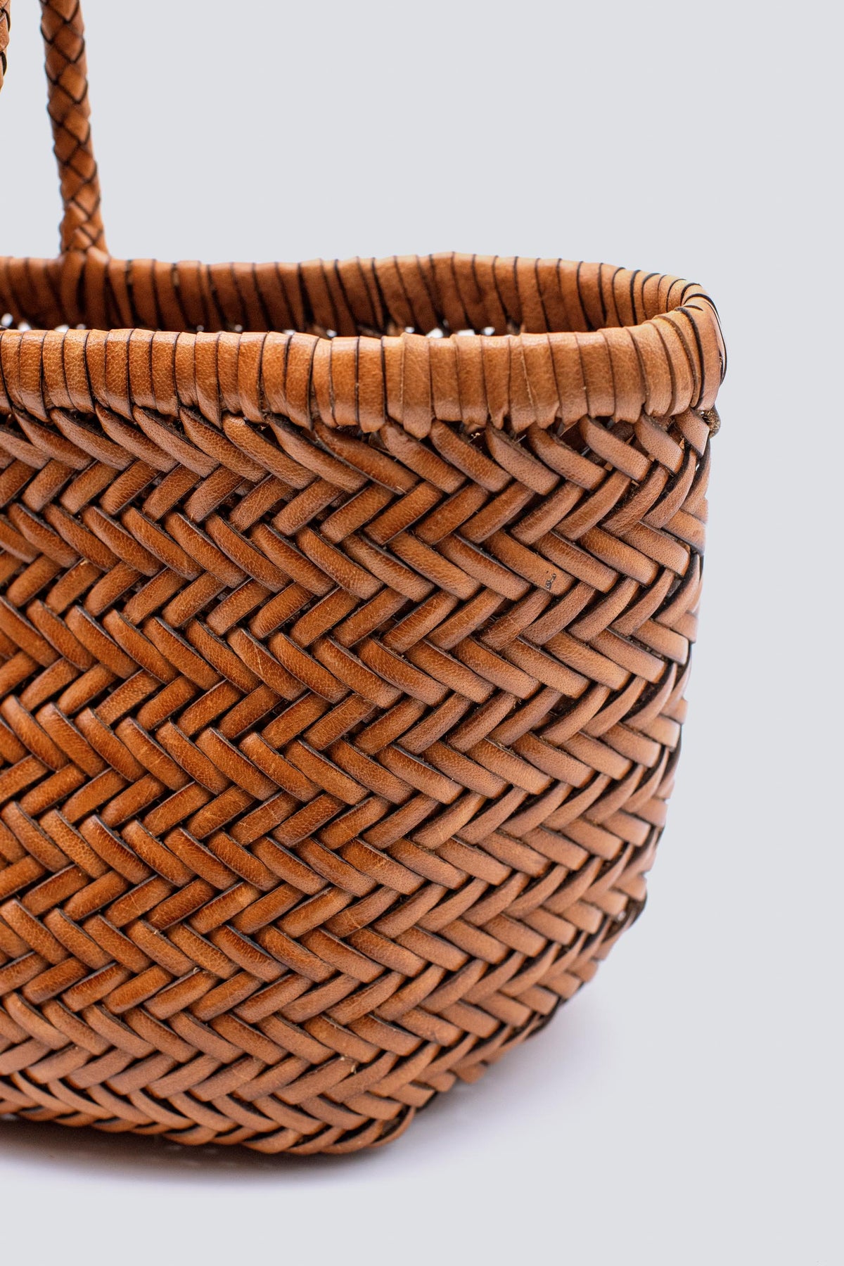 Triple Jump Small Tan Black Edge