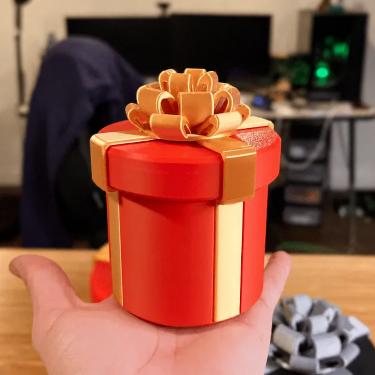 🎄Christmas Sale 70% Off🎁 Annoying Nested Screw Gift Box😈