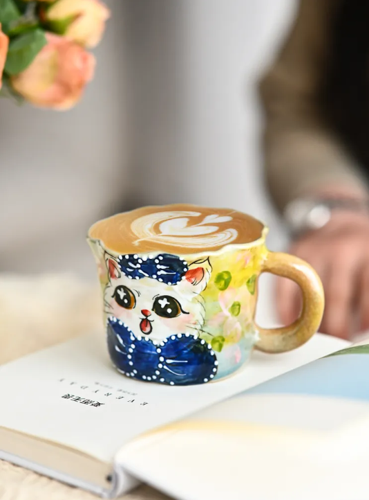 Handmade Cat Mug｜Jingdezhen Fully Handcrafted Ceramic Mug – Adorable Cat Design for Water, Milk, or Coffee · Green Cat · Flower-Rim Hand-Pinched Cup