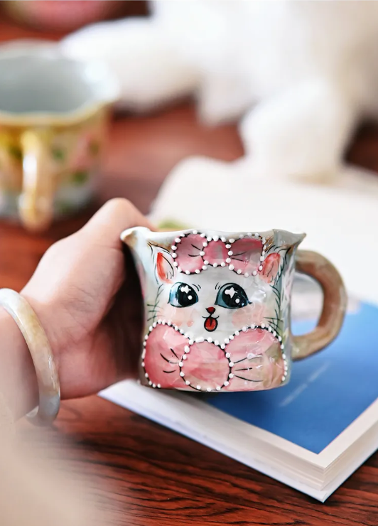 Handmade Cat Mug｜Jingdezhen Fully Handcrafted Ceramic Mug – Adorable Cat Design for Water, Milk, or Coffee · Green Cat · Flower-Rim Hand-Pinched Cup