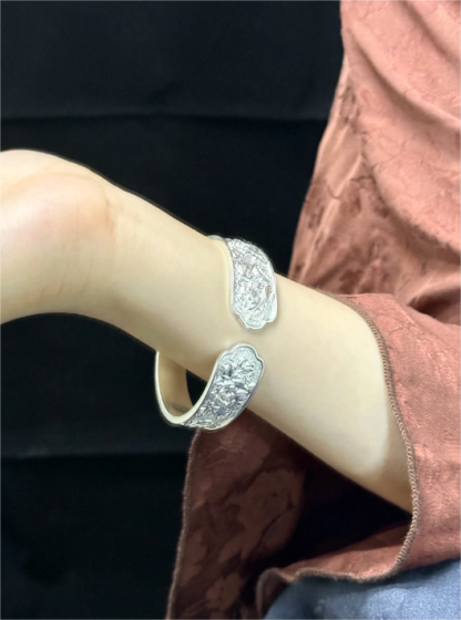 [Chang An Le] 999.9 Fine Silver Solid Heavyweight Bangle – Intricately Carved, Traditional Craftsmanship, Approx. 51g