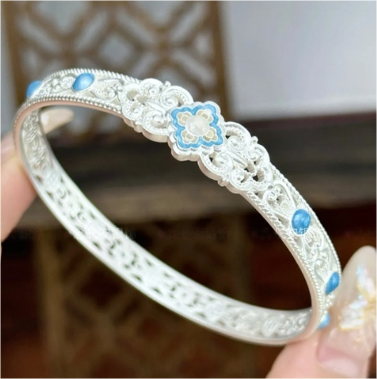 [Song Elegance] 999.9 Fine Silver Cloisonné Bangle – Intangible Cultural Heritage · Intricate Filigree Design · Niche & Artisan Craftsmanship · Closed Bangle, Approx. 20g · Size 54 (Approx. 18g)