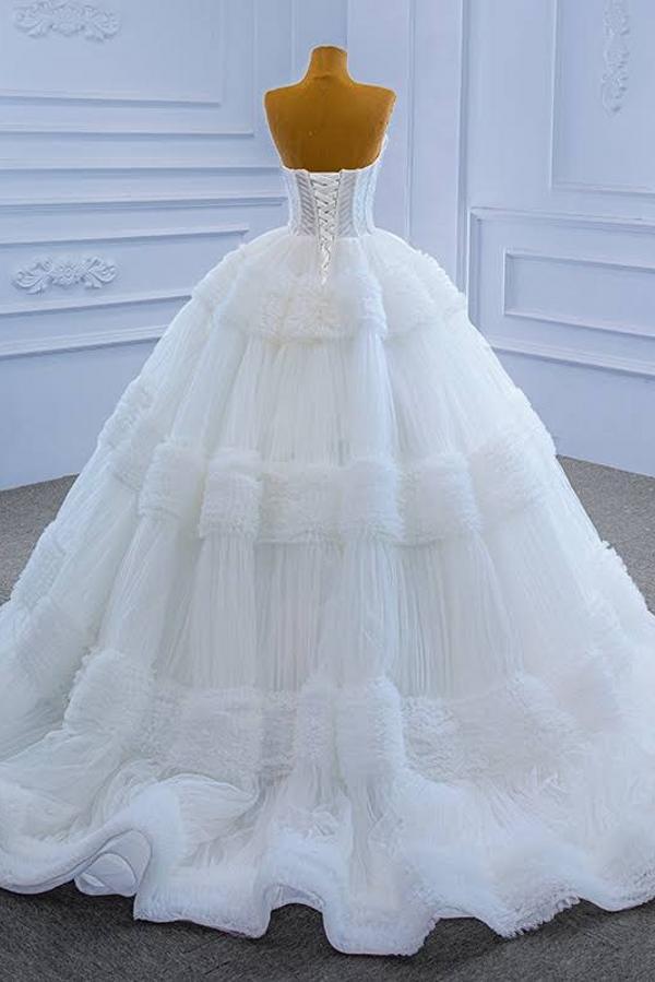 Charmante robe de mariée de bal en tulle du jardin, sans bretelles et avec longueur de plancher