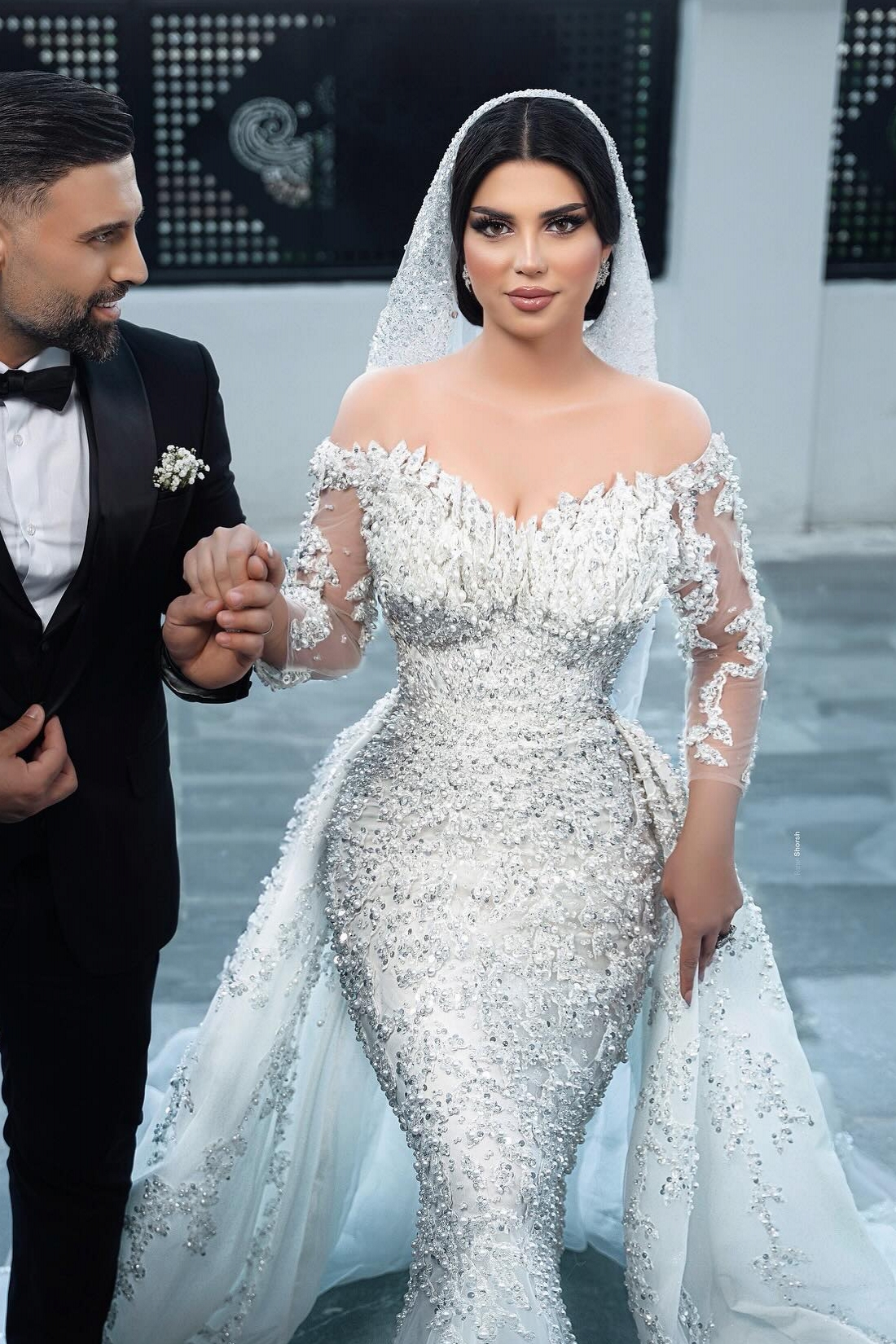 Belles robes de mariée en dentelle de ligne A avec manches à paillettes