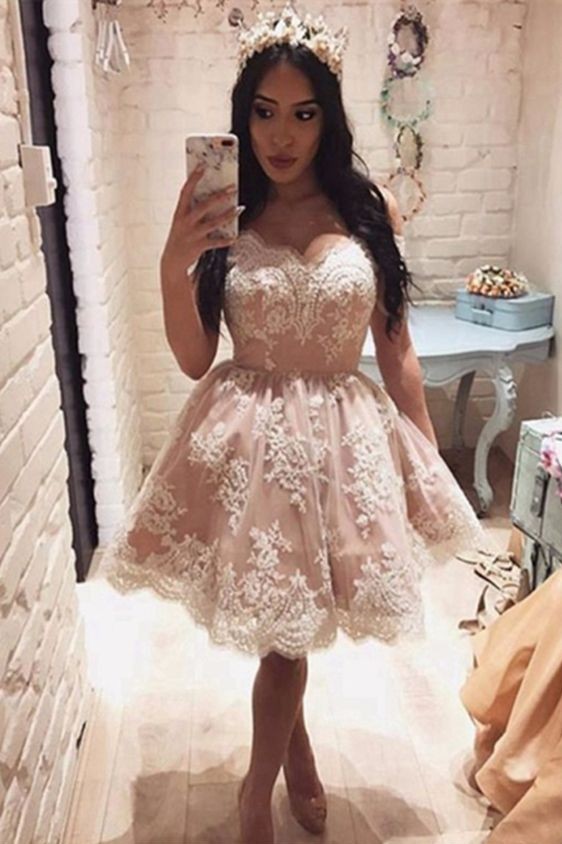 Forme Princesse Court/Mini Epaules nues Robes de soirée étudiante avec Appliques