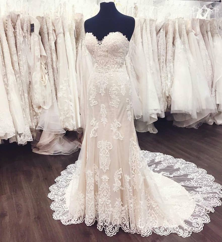 Forme A-ligne Col en Cœur Traîne moyenne Robe de Mariée avec dentelle