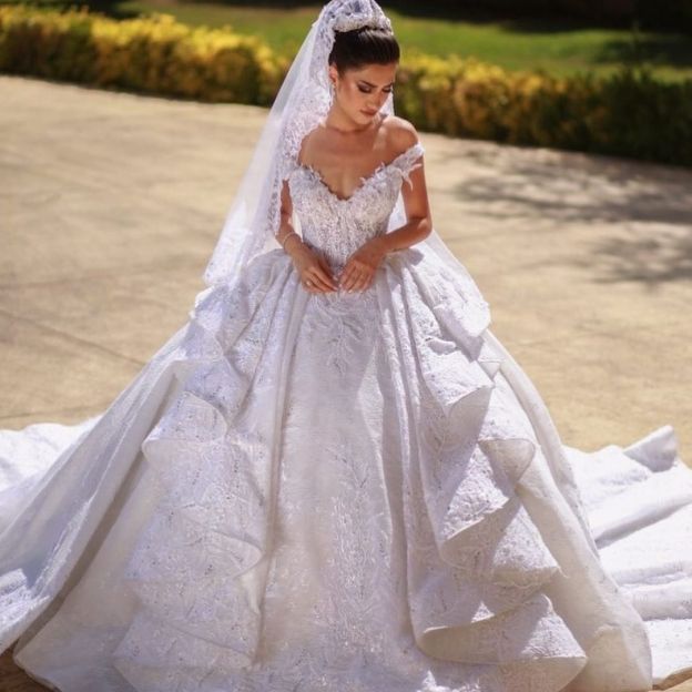 Belles robes de mariée Une ligne de dentelle | Robes de mariée pas chères