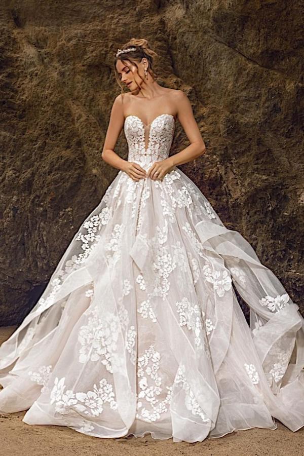 Robes de mariée en dentelle à fleurs d'iris | Robes De Mariée Une Ligne en ligne