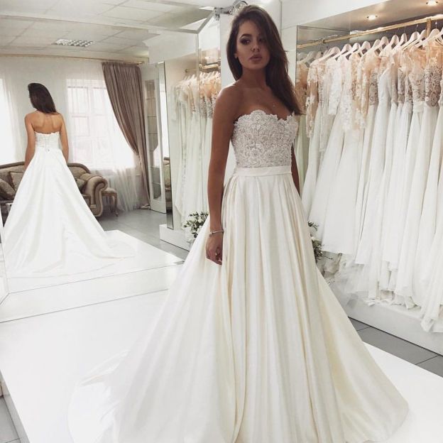 Robe de mariée princesse dentelle chic | Robe de mariage princesse sans bretelles