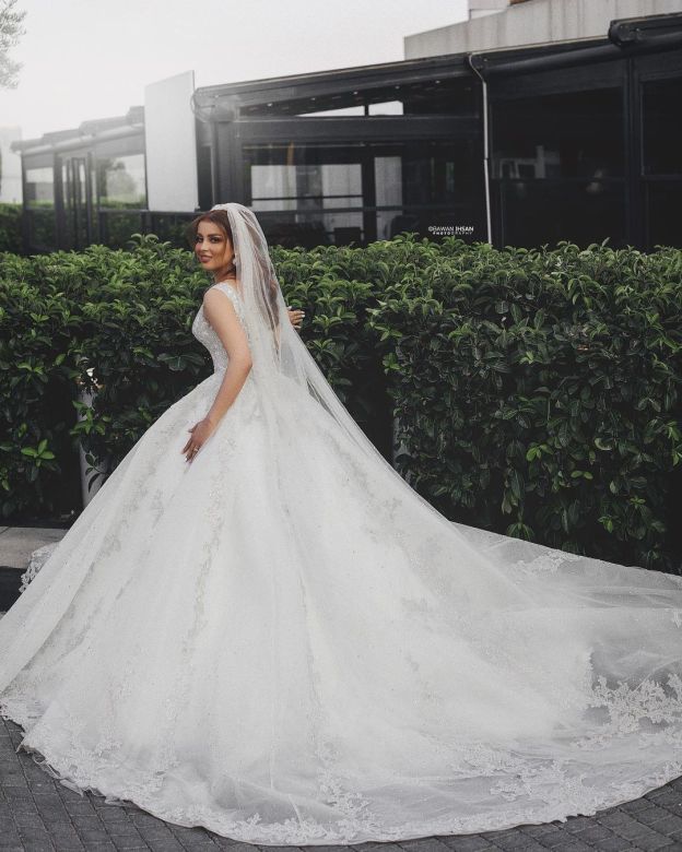 Robes de mariée de créateurs Une ligne | Robes de mariée en dentelle paillettes