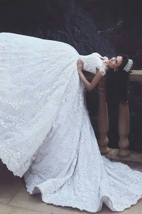 Forme Marquise Traîne moyenne Epaules nues Dentelle Robes de mariée robe de bal avec Dentelle