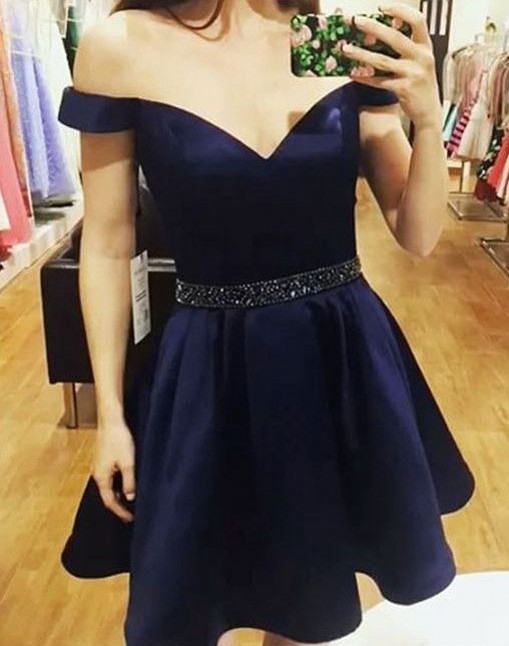 Forme Princesse Court/Mini Epaules nues Satin Elastique Robes de soirée avec Ceinture de Perles