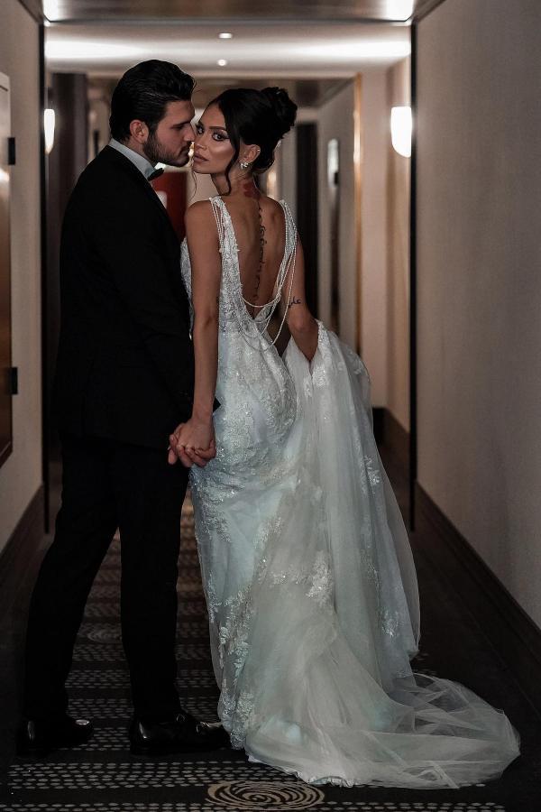 Robe de mariée col V avec dentelle dos nu très élégante