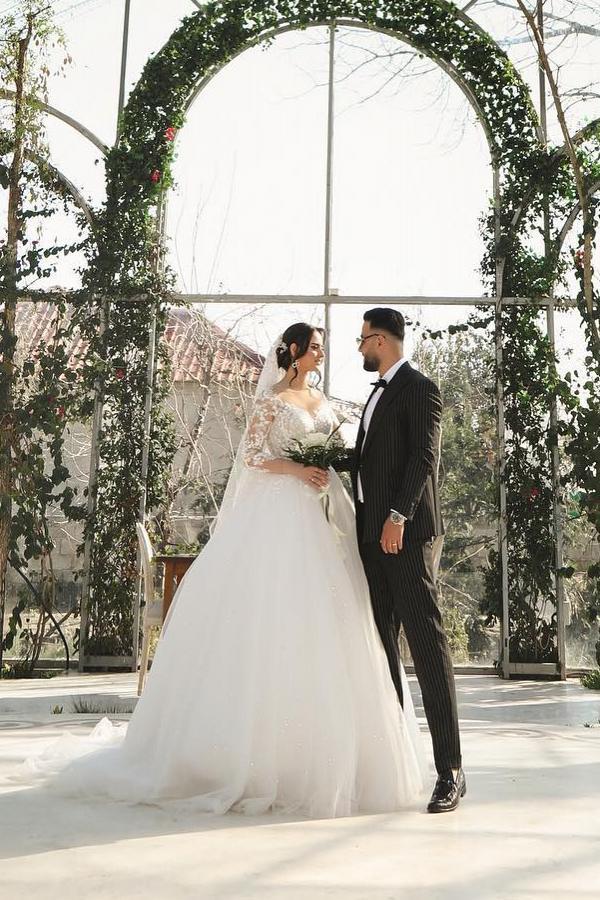 Robe de mariée princesse avec manches col V dentelles bon prix