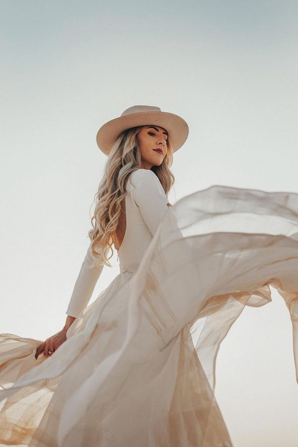 Robes de mariée de créateurs avec manches | Une robe de mariée en ligne A