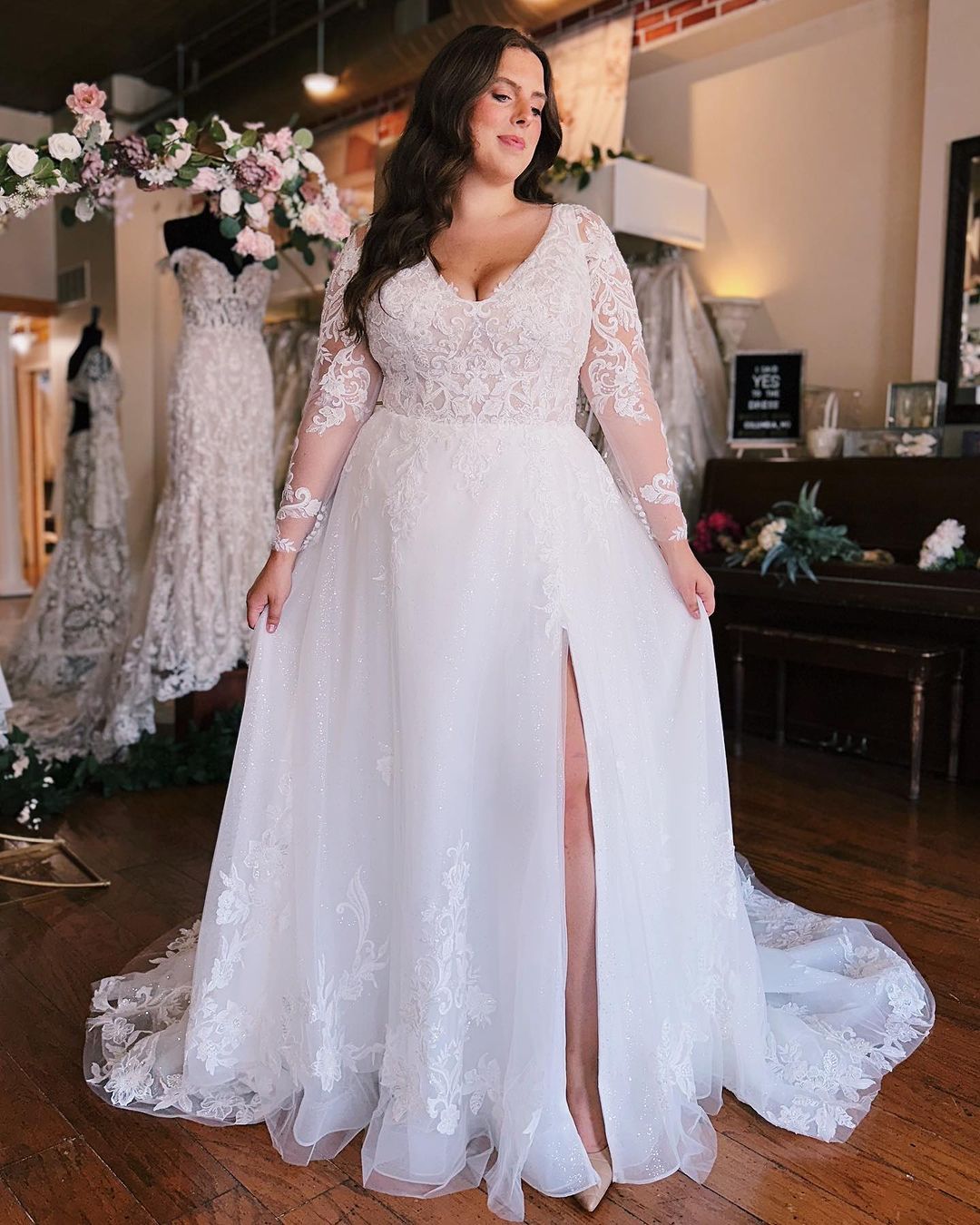 Robe de mariée dentelles ligne-A avec manches sur mesures pas cher