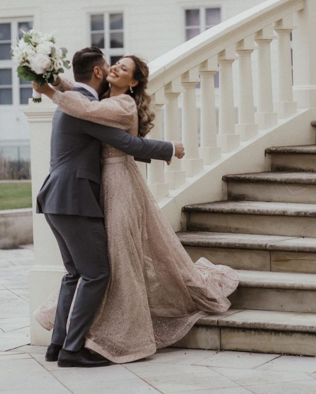 Belle robe de mariée à paillettes avec manches | Robes de mariée simples décolleté en V