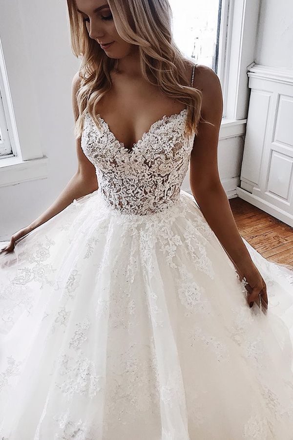 robe de mariée longue princesse dos nu en dentelle