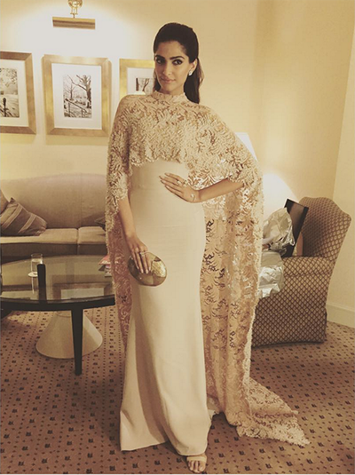 Forme Fourreau Longueur ras du sol Cape Dentelle Robe de Soirée Longue