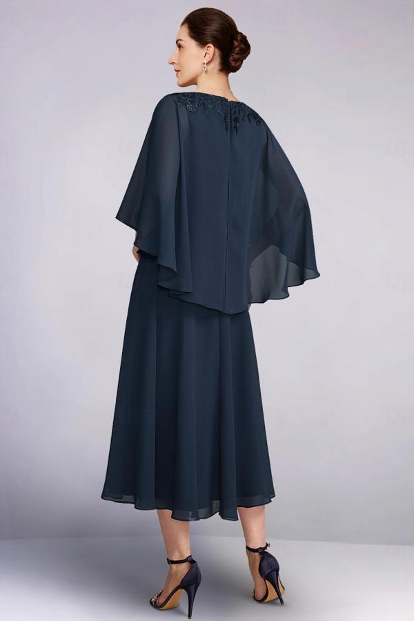 Belle mère de la mariée s'habille en bleu marine | Robes mère de la mariée courtes en mousseline