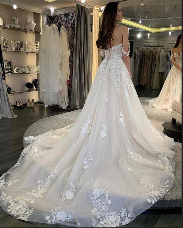 robe de mariée blanche à linie | robe de mariée en dentelle
