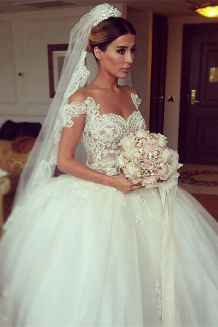 Forme Marquise Traîne moyenne Col ras du cou Dentelle 2021 Robes de mariée avec Appliques