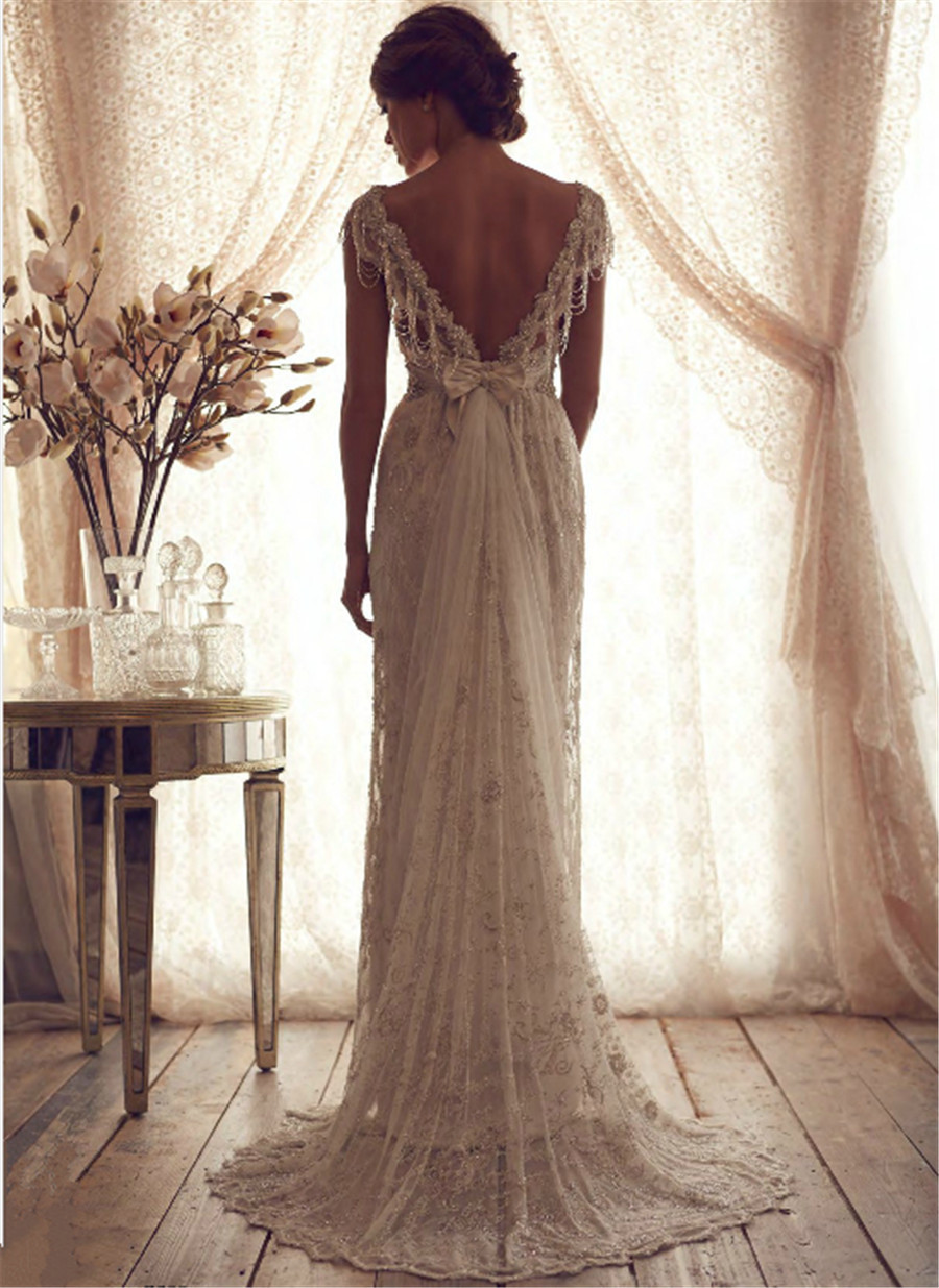 Forme Fourreau Col en V Satin alayage/Pinceau train Robes de mariée avec Dentelle