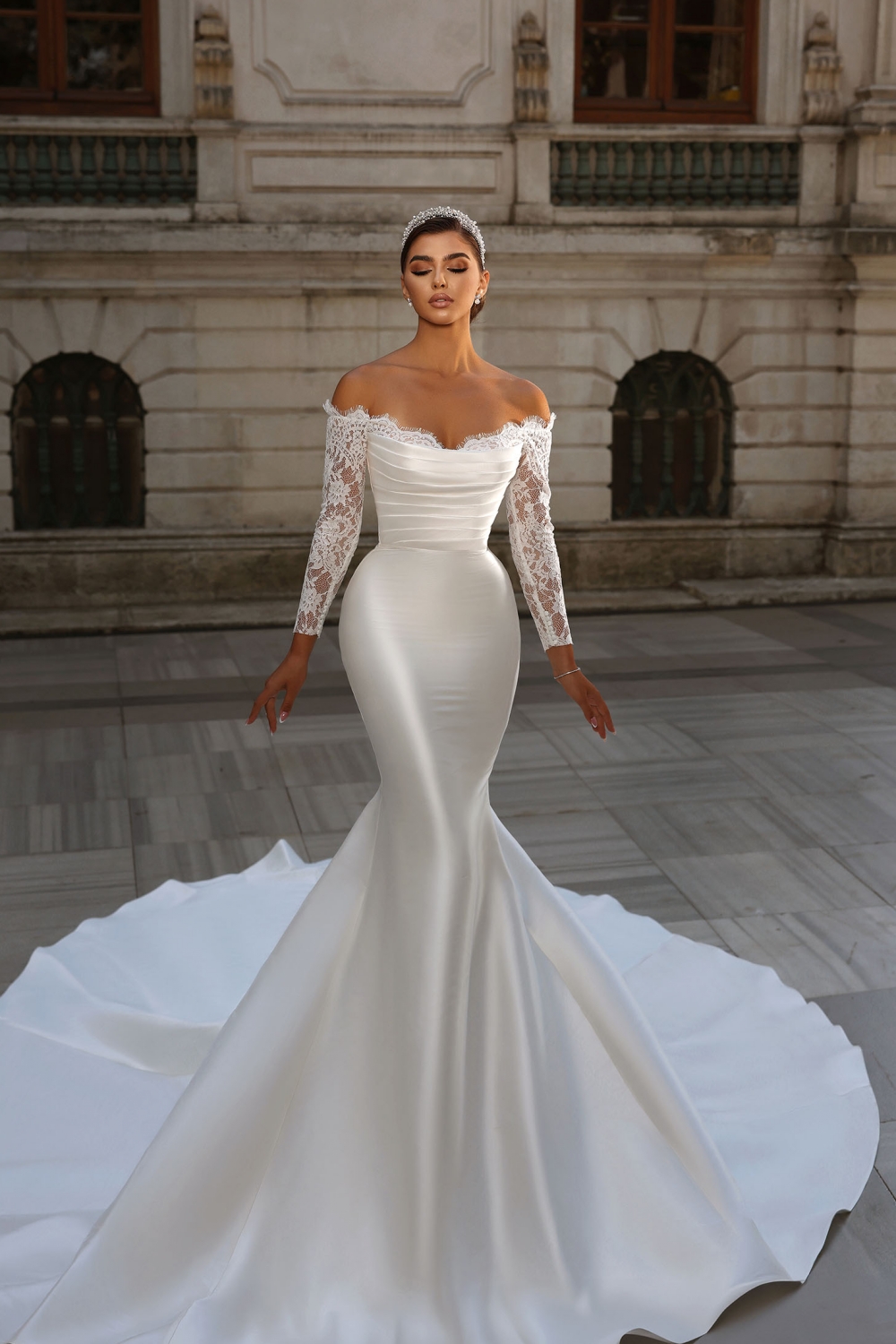 Robes de mariée élégantes manches en dentelle robes de mariée en satin ligne A