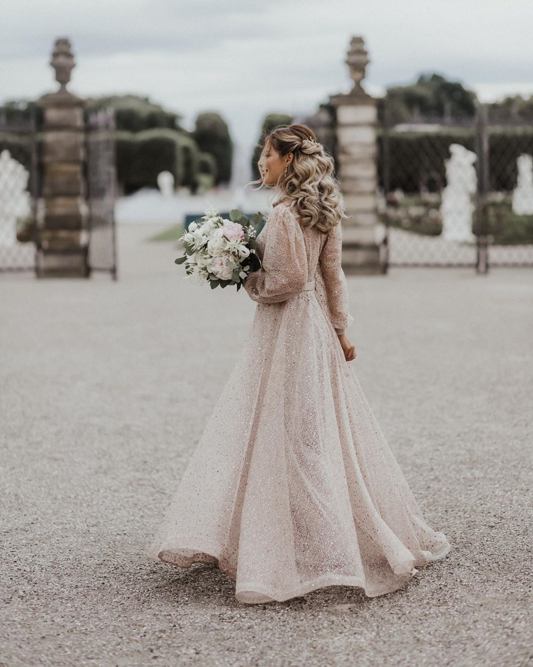 Belle robe de mariée à paillettes avec manches | Robes de mariée simples décolleté en V